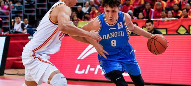 开云体育电竞-江苏男篮不敌广州，战绩持续下滑