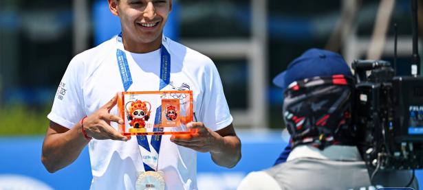 开云体育vip注册-哥伦比亚队在比赛中苦战取胜