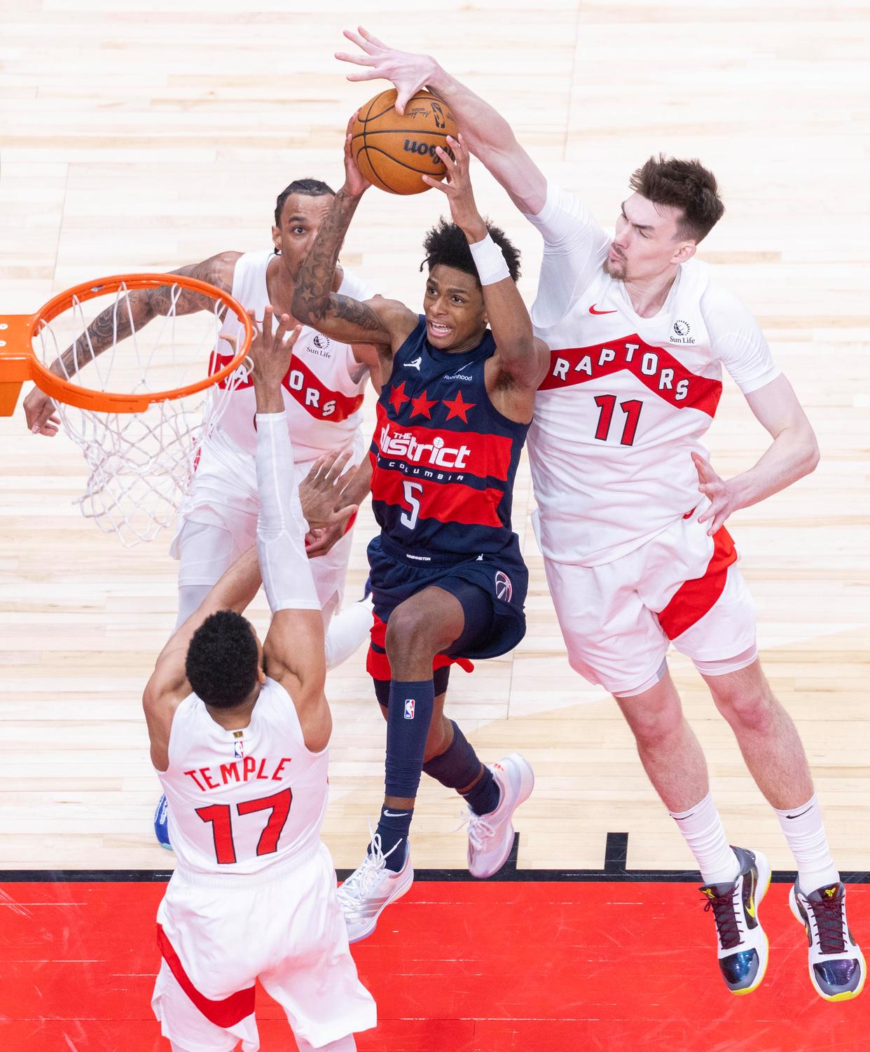 猛龙力克76人总比分4-2晋级 猛龙力克76人总比分4-2晋级