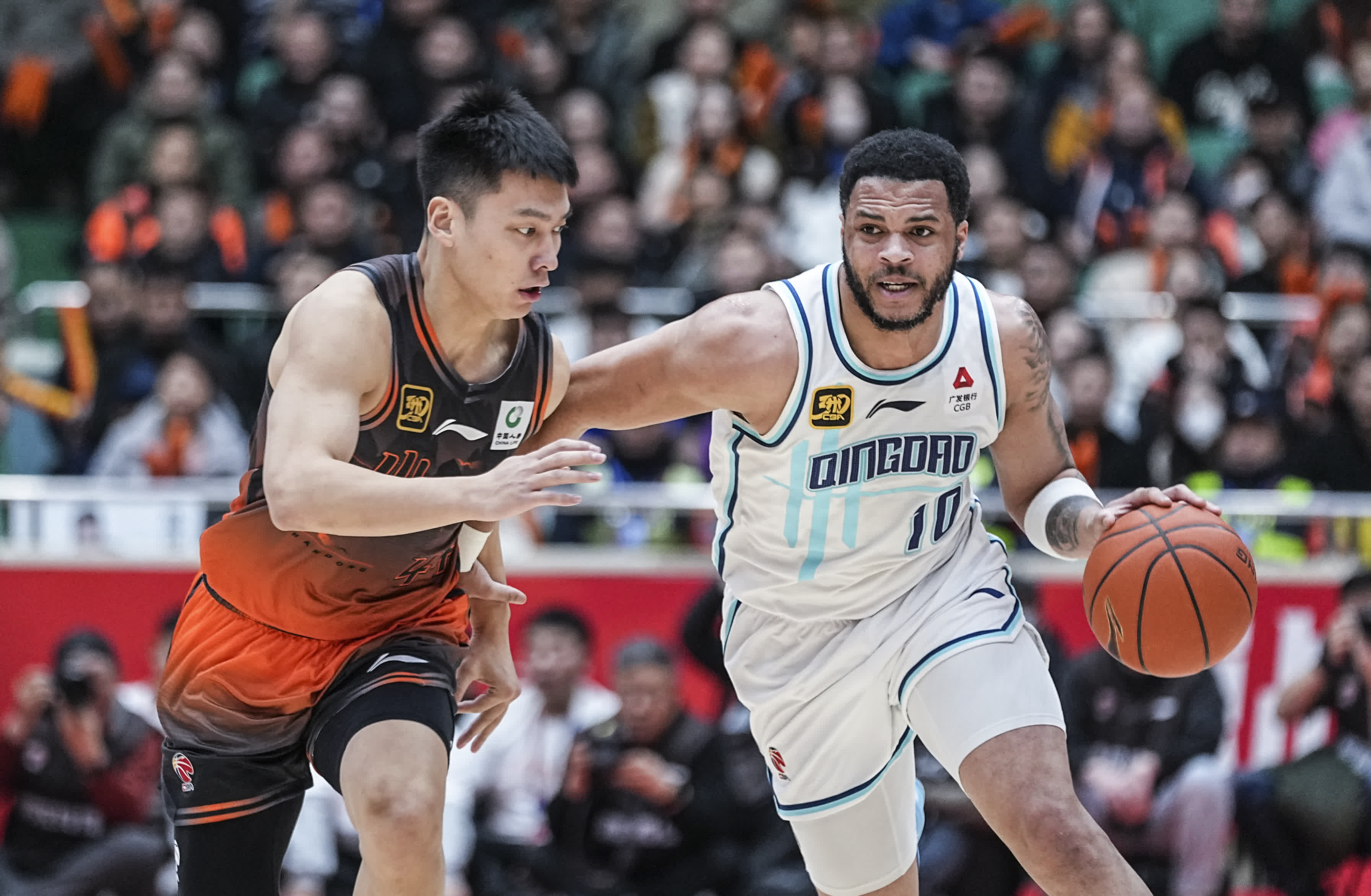 篮球比赛中的新面孔崭露头角 篮球比赛中的新面孔崭露头角