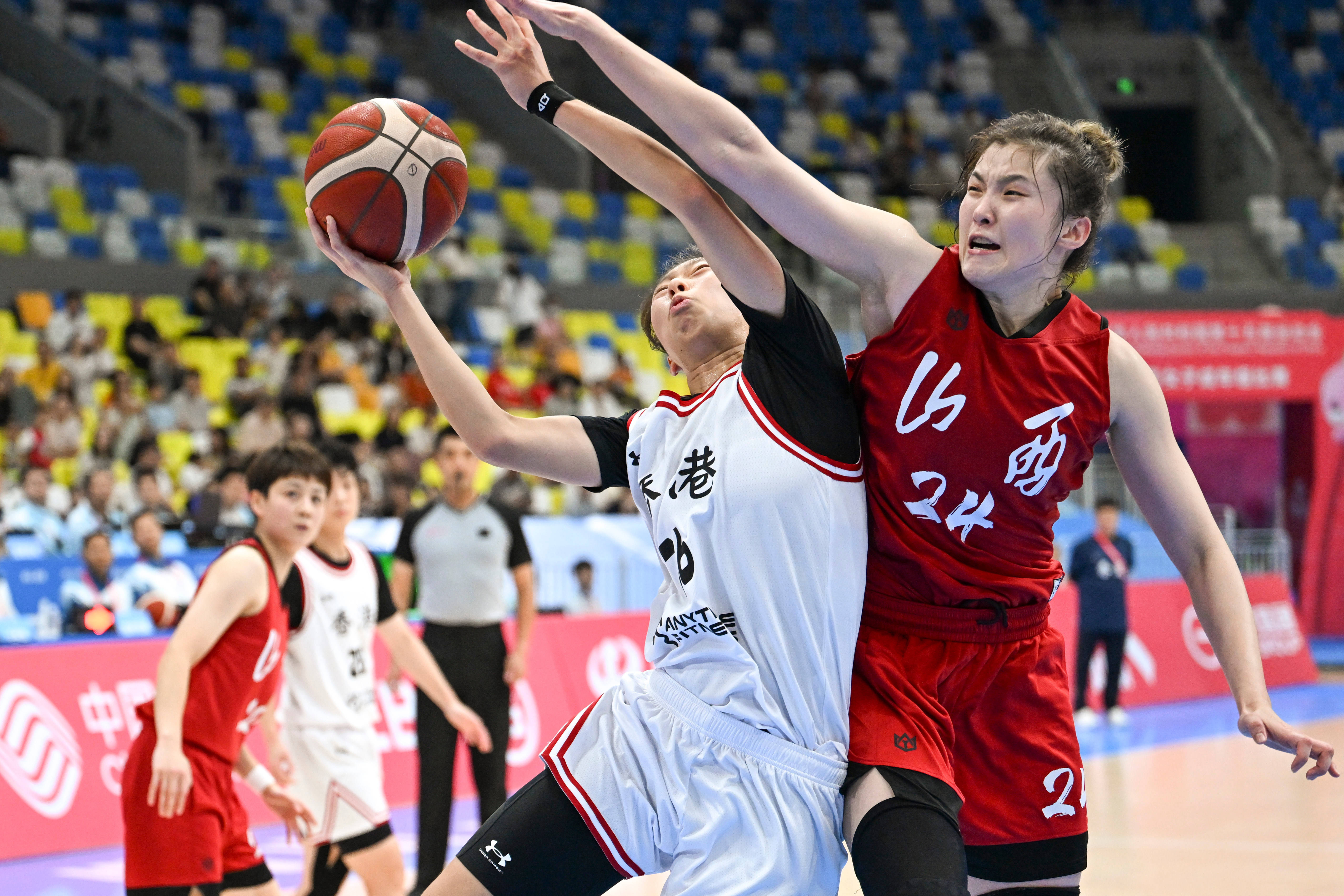 山西队在比赛中奋勇拼搏,最终获得比赛胜利 山西队在比赛中奋勇拼搏,最终获得比赛胜利