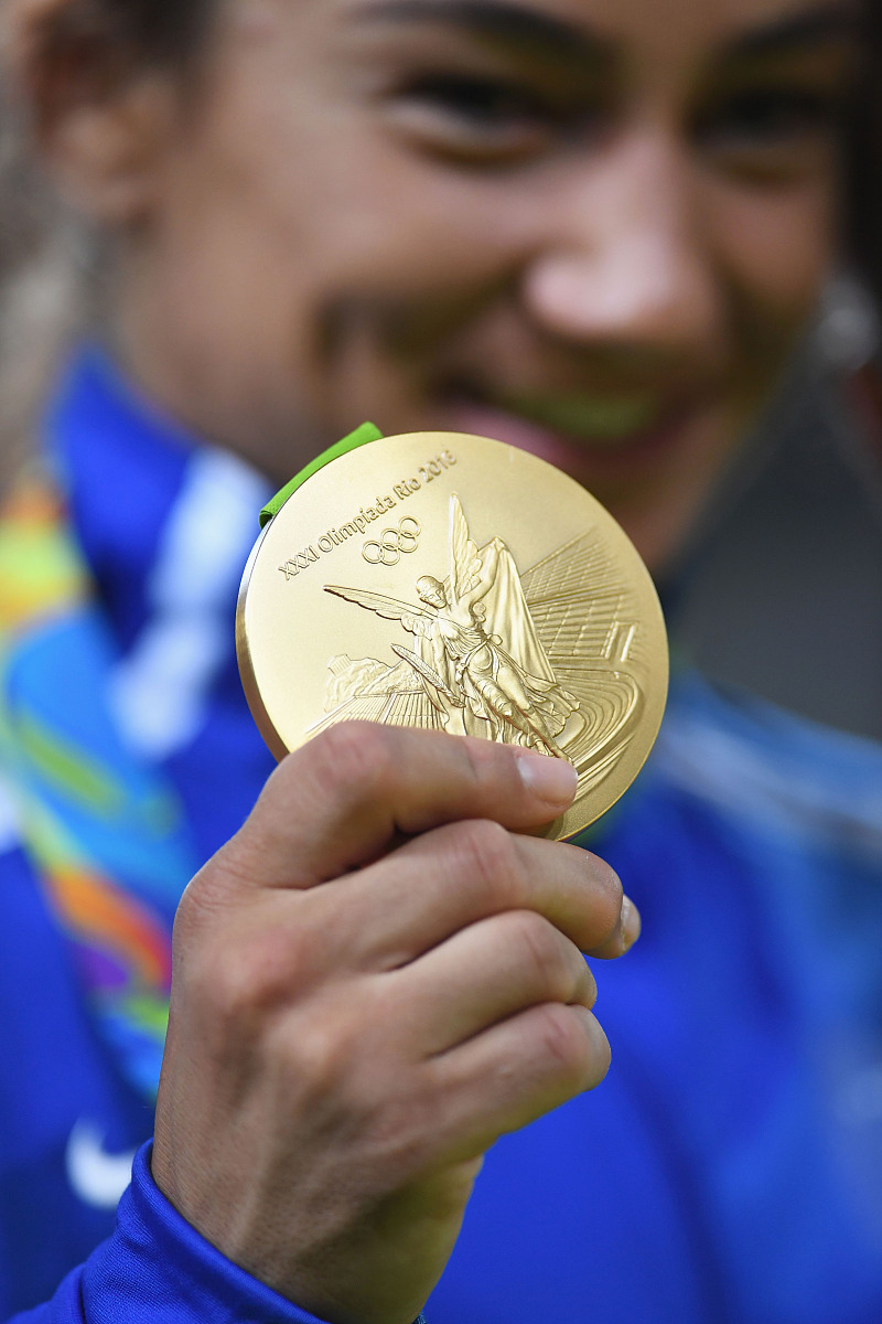 选手因个人突出表现而辉煌夺取金牌 选手因个人突出表现而辉煌夺取金牌