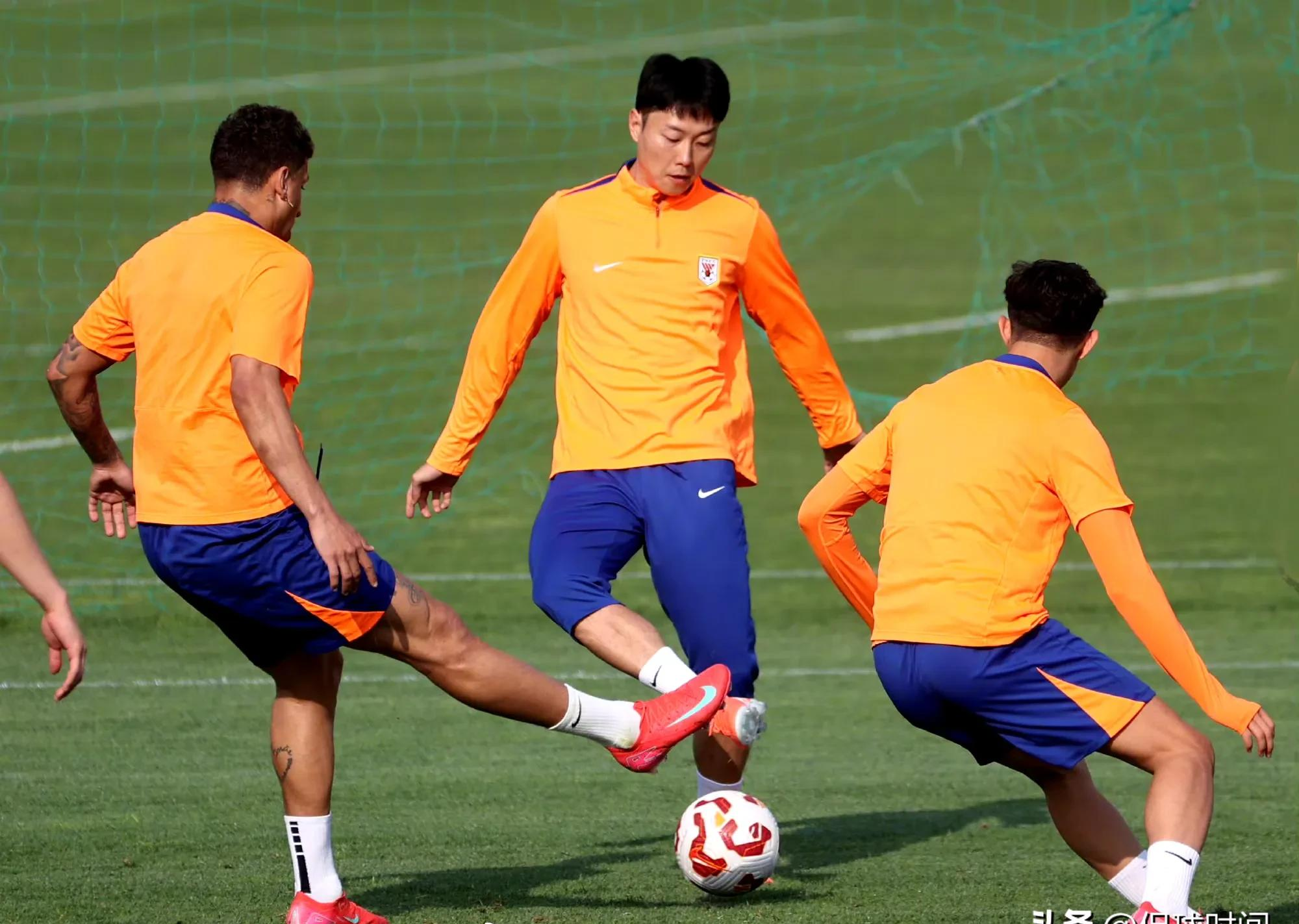 教练组遭遇困扰，球队面临技战术调整的简单介绍