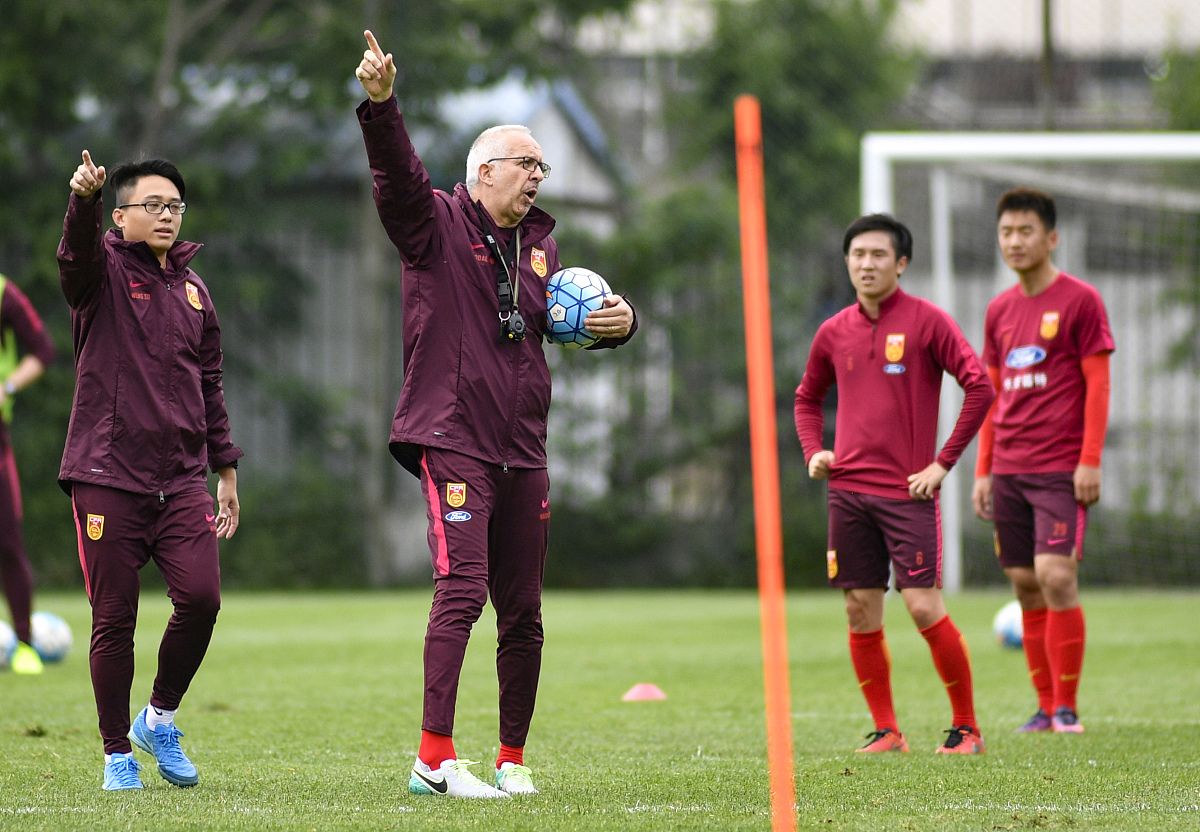 教练组遭遇困扰，球队面临技战术调整的简单介绍