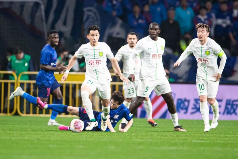 国安关键比赛犯错频频，主帅施压备战下一战的简单介绍